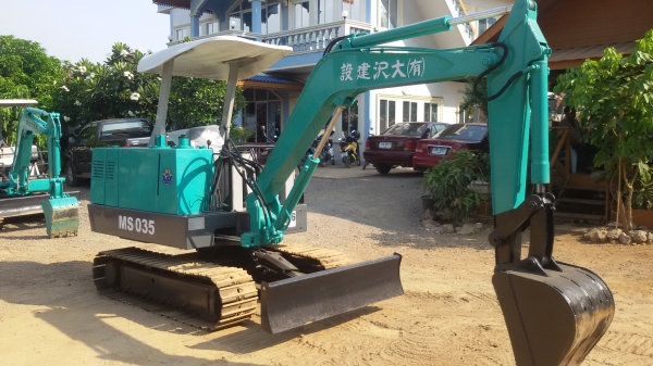ขายรถขุดเล็ก MITSUBISHI MS-035 เครื่องดี ปั้มดี ระบบดี หน้าปัดไฟฟ้าใช้งานได้ปกติ เป็นรถเก่านอกนำเข้าจากญี่ปุ่น มีใบอินวอยพร้อมจดทะเบียน สภาพพร้อมใช้งาน ราคา 260,000  สนในติดต่อ 083-3436937 LINE:mjkodream