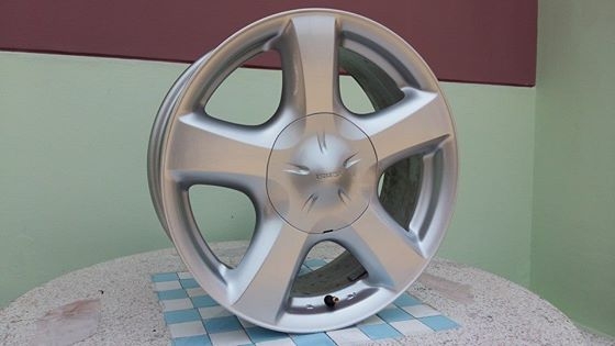 ขายล้อแม็กถอดป้ายแดง dmax 17"  สนใจติดต่อเล็กคลองสามครับ 081-3747940