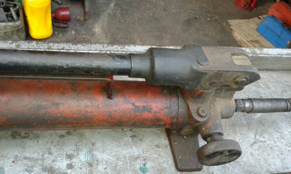 ขายปั๊มไฮดรอลิคแบบโยก 20 ตันราคา 3300 บาท