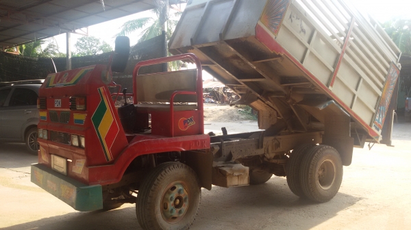 ขายรถอีแต๋นด้ำราคา225000บาท คัชชีหน้าใหญ่ บรรณทุกได้4-5ตัน 6ล้อ เบลกลม   กะบอกด้ำใหญ่ พร้อมใช้งานรถอยู่ว้งบัว อคลองขลุง จ กำแพงเพชรสนใจโทร0813655887อำพร พาเจริญราคานื้ยังต่อรองได้อืกนะครับ