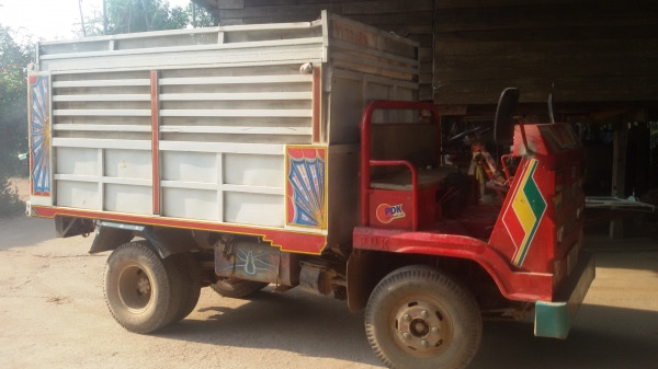 ขายรถอีแต๋นด้ำราคา225000บาท คัชชีหน้าใหญ่ บรรณทุกได้4-5ตัน 6ล้อ เบลกลม   กะบอกด้ำใหญ่ พร้อมใช้งานรถอยู่ว้งบัว อคลองขลุง จ กำแพงเพชรสนใจโทร0813655887อำพร พาเจริญราคานื้ยังต่อรองได้อืกนะครับ