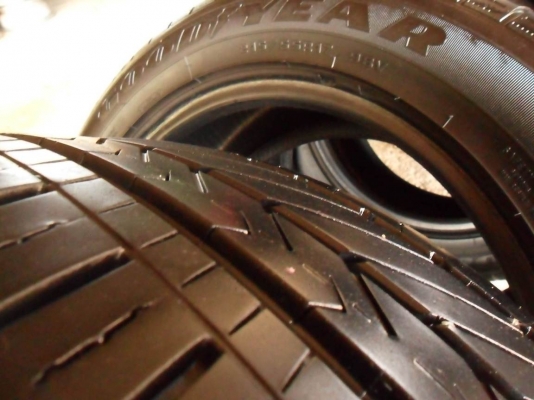 ยางขอบ17 กู๊ดเยียร์ 215-55-R17ลงพื้นปี14 (4เส้น3,900บ)ดอกหนามาก80\%