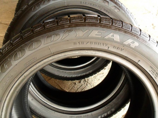 ยางขอบ17 กู๊ดเยียร์ 215-55-R17ลงพื้นปี14 (4เส้น3,900บ)ดอกหนามาก80\%