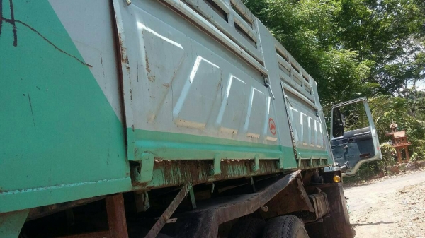 10ล้อดั้ม240แรงนางฟ้าแท้ๆสภาพสวยใชัได้ คัสซีสวยมากเครื่องเดิมเกียร์เดิมสวย....