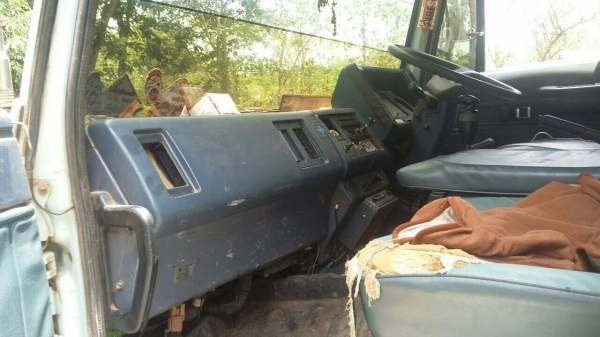 10ล้อดั้ม240แรงนางฟ้าแท้ๆสภาพสวยใชัได้ คัสซีสวยมากเครื่องเดิมเกียร์เดิมสวย....