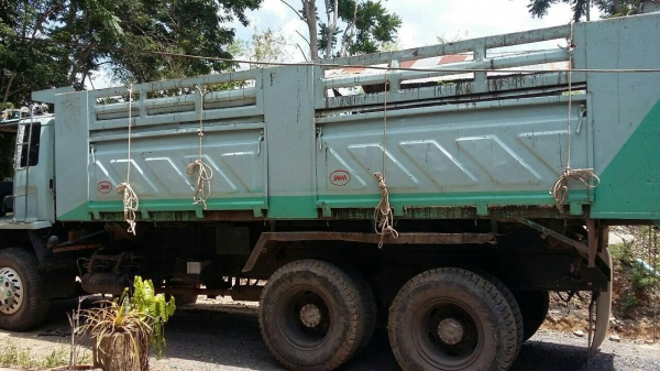 10ล้อดั้ม240แรงนางฟ้าแท้ๆสภาพสวยใชัได้ คัสซีสวยมากเครื่องเดิมเกียร์เดิมสวย....