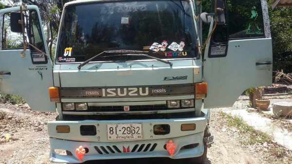 10ล้อดั้ม240แรงนางฟ้าแท้ๆสภาพสวยใชัได้ คัสซีสวยมากเครื่องเดิมเกียร์เดิมสวย....