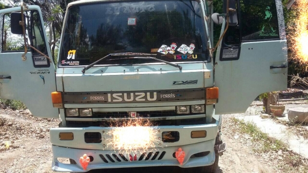 10ล้อดั้ม240แรงนางฟ้าแท้ๆสภาพสวยใชัได้ คัสซีสวยมากเครื่องเดิมเกียร์เดิมสวย....