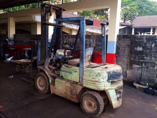 ขายด่วน  รถโฟล์คลิฟท์  สภาพดี  พร้อมใช้งาน