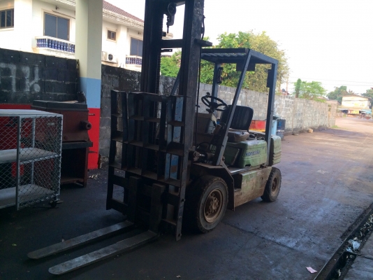 ขายด่วน  รถโฟล์คลิฟท์  สภาพดี  พร้อมใช้งาน