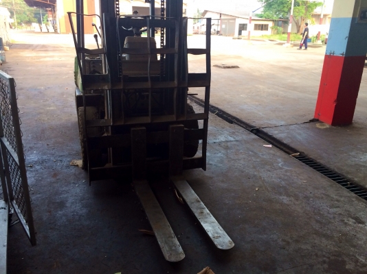 ขายด่วน  รถโฟล์คลิฟท์  สภาพดี  พร้อมใช้งาน