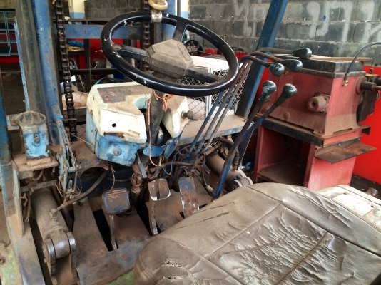 ขายด่วน  รถโฟล์คลิฟท์  สภาพดี  พร้อมใช้งาน