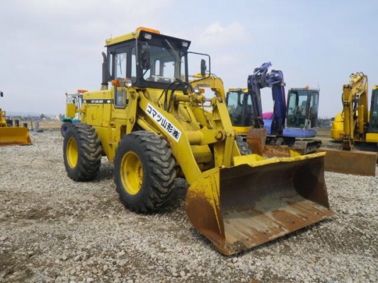 มาอีกคันครับ รถตัก KOMATSU 510 กรองเดี่ยว ซีเรียลสูง นำเข้าจากญี่ปุ่น 090-986-2521 อ๊อบ