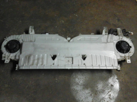 ตู้แอร์หลังเดิมๆ รถตู้คอมมูเตอร์ครับสภาพดีไม่รั่วไม่ซึม 3000บาทอยู่ดอนเมืองTEL0890671028 ID Line arnat1028