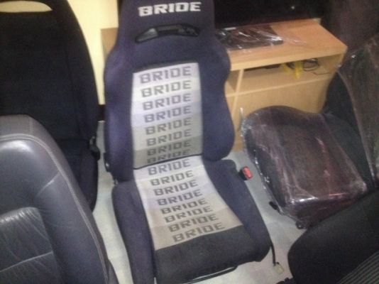 เบาะ BRIDE เเท้ 1 ตัวรุ่นมีปักบนสภาพสวยไม่ขาดไม่ยุ่บของเก่าญี่ปุ่นพร้อมราง