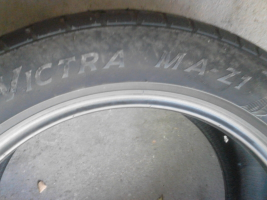 225/55R17 MAXXIS VICTRA มี 2 เส้น Tel.081-427-3941