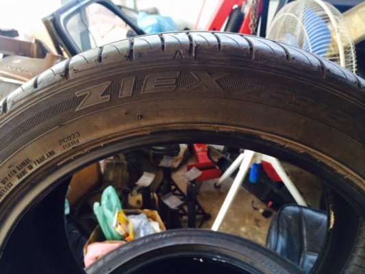 ขายยาง 235/45/18 FALKEN สภาพสวยมาก 4 เส้น