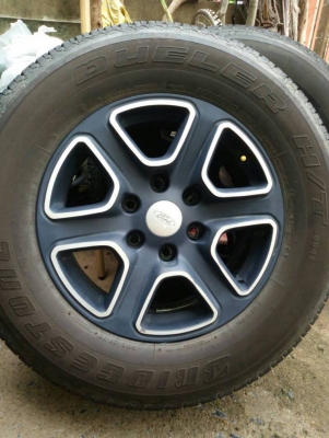 ล้อ ford ขอบ 17 6 รู พร้อมยางปี 13 ชุดล่ะ 8500