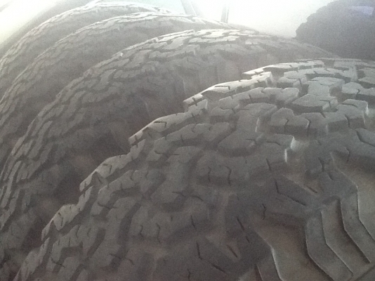 ขายยาง bf all 265/75/16. ปี11