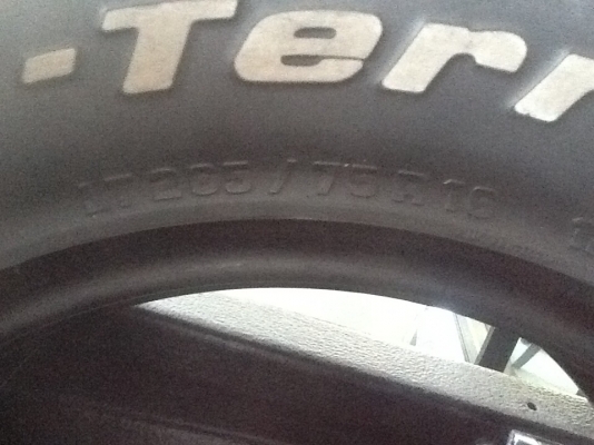 ขายยาง bf all 265/75/16. ปี11