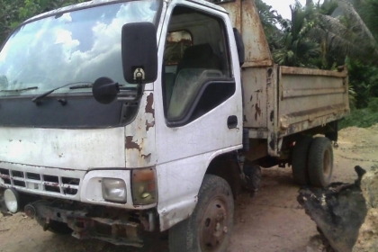 มาถึงแล้วดูได้เลยมี2คัน ขาย (NPR130แรง-265,000บ NPR120แรง-245,000บ)  ☆☆☆เป็นยังไงครับโดนน้ำล่างแฟ๊บใหม่เหมือนแกะกล่อง ครับ☆☆☆