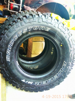 ยางใหม่ ปี 13  บริจโตน mud 235/85R 16  8PR   หน้าแคบ