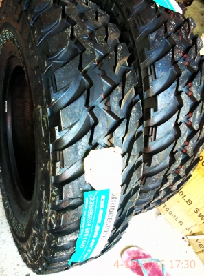 ยางใหม่ ปี 13  บริจโตน mud 235/85R 16  8PR   หน้าแคบ