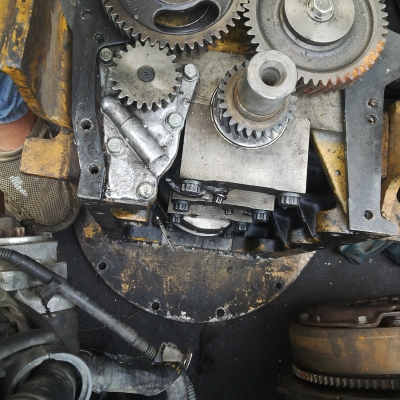 เสื้อสูบ ข้อเหวี่ยง ก้านสูบ ลููกสูบ komatsu 3d95