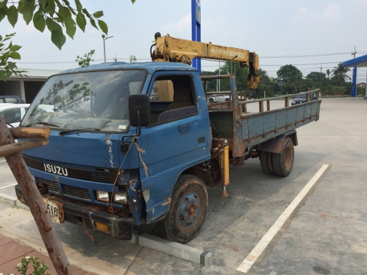 ISUZU. NPR57Lเครื่อง4BC2เครน2.5