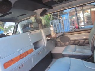 รถตู้ รถตู้