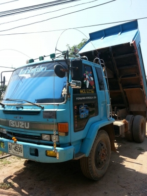 ขายด่วนISUZUROCKY195หกล้อดั้มยาง900สภาพพร้อมใช้งานสุดๆราคาเบาๆโทร0843923995