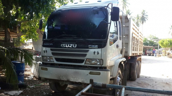 รถอีซูซุ 10 ล้อดั้ม  FXZ  270 แรงม้า. ปี 47  ( ขาย แม่ , ลูก. )   สนใจติดต่อ  081 - 6079515