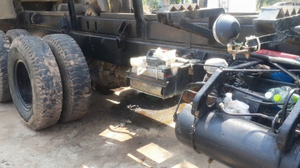 ขาย10ล้อดัมพ์ดิน2เพลาหลง FUSO FN527M TDแชชซีสวยเครื่องดี กระบะสวย แชชซีดี ทะเบียนเต็มเอกสารเล่มทะเบียน กระบะดี แอร์เย็น พร้อมลุยงาน