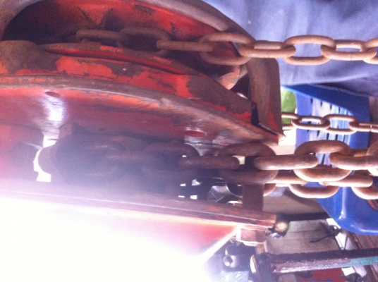 รอกโซ่ ตราข้าง ขนาด 2 ตัน ตัวค่อนข้างใหญ่ โซ่โต ใข้ยกของได้ดี