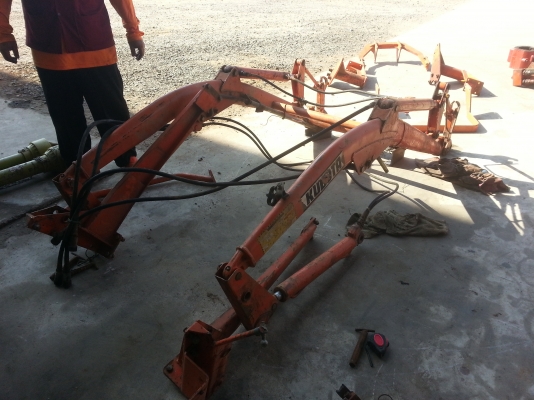 ชุดตักหน้า kubota เก่าญี่ปุ่นเพิ่งออกจากตู้อุปกรณ์ครบ 46000 บาท ชุดตักหน้า kubota เก่าญี่ปุ่นเพิ่งออกจากตู้อุปกรณ์ครบ 46000 บาท