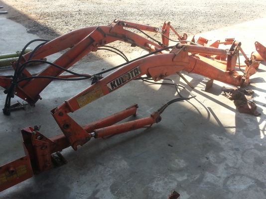 ชุดตักหน้า kubota เก่าญี่ปุ่นเพิ่งออกจากตู้อุปกรณ์ครบ 46000 บาท