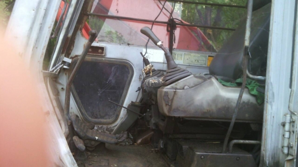 ขายรถแบคโฮHITACHIEX-200-2รถทํางานได้เครืองเดิมปั้มเดิม