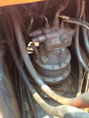 HITACHI EX 200-2 รถบอดี้สวยเดิมสภาพดีพร้อมทำงานได้เลยครับ ไฟฟ้าเต็ม หน้าจอครบ เครื่องยนต์เดิมปั๊มเดิมๆแรงดีไม่มีเยิ้มทำงานได้เร็วไม่มีโหลด ภายในเก๋งสะอาดสวย แอร์เย็น คอนโทรลง่ายใช้งานได้เร็วดีครับ ภายนอกสวยบูมอาร์มไม่มีปะ ช่วงล่างเอวแน่นดี เฟลมสวย โรลเลอร