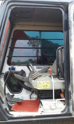 HITACHI EX 200-2 รถบอดี้สวยเดิมสภาพดีพร้อมทำงานได้เลยครับ ไฟฟ้าเต็ม หน้าจอครบ เครื่องยนต์เดิมปั๊มเดิมๆแรงดีไม่มีเยิ้มทำงานได้เร็วไม่มีโหลด ภายในเก๋งสะอาดสวย แอร์เย็น คอนโทรลง่ายใช้งานได้เร็วดีครับ ภายนอกสวยบูมอาร์มไม่มีปะ ช่วงล่างเอวแน่นดี เฟลมสวย โรลเลอร