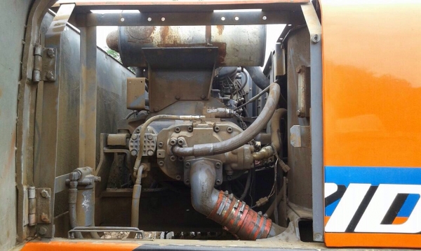 HITACHI EX 200-2 รถบอดี้สวยเดิมสภาพดีพร้อมทำงานได้เลยครับ ไฟฟ้าเต็ม หน้าจอครบ เครื่องยนต์เดิมปั๊มเดิมๆแรงดีไม่มีเยิ้มทำงานได้เร็วไม่มีโหลด ภายในเก๋งสะอาดสวย แอร์เย็น คอนโทรลง่ายใช้งานได้เร็วดีครับ ภายนอกสวยบูมอาร์มไม่มีปะ ช่วงล่างเอวแน่นดี เฟลมสวย โรลเลอร