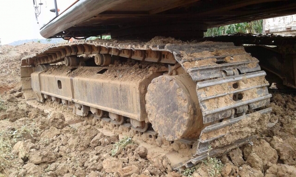 HITACHI EX 200-2 รถบอดี้สวยเดิมสภาพดีพร้อมทำงานได้เลยครับ ไฟฟ้าเต็ม หน้าจอครบ เครื่องยนต์เดิมปั๊มเดิมๆแรงดีไม่มีเยิ้มทำงานได้เร็วไม่มีโหลด ภายในเก๋งสะอาดสวย แอร์เย็น คอนโทรลง่ายใช้งานได้เร็วดีครับ ภายนอกสวยบูมอาร์มไม่มีปะ ช่วงล่างเอวแน่นดี เฟลมสวย โรลเลอร