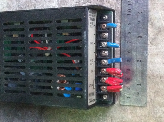 หม้อแปลงไฟสวิทช์ชิ่งยี่ห้อ DHM  ขนาดOUTPUT มีตั้งแต่ 15 V. 4 A. และต่อเป็นแบบ 30 V.แบ่งให้ข่องละ 2 A.