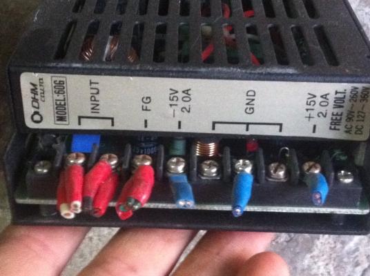 หม้อแปลงไฟสวิทช์ชิ่งยี่ห้อ DHM  ขนาดOUTPUT มีตั้งแต่ 15 V. 4 A. และต่อเป็นแบบ 30 V.แบ่งให้ข่องละ 2 A.