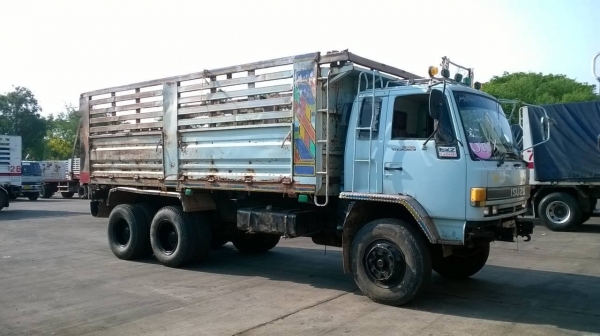 ขาย 10 ล้อดั้ม ISUZU ROCKY 210 มีระบบลากพ่วง วางเครื่อง 6SD1 240 แรงม้า เกียร์ Easton คัสซีสวยตลอดเส้น เบรคทิฟฟี่แล้ว ทะเบียนพร้อมโอน จัดไฟแนนซ์ได้ครับ