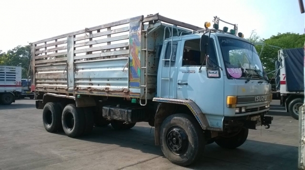 ขาย 10 ล้อดั้ม ISUZU ROCKY 210 มีระบบลากพ่วง วางเครื่อง 6SD1 240 แรงม้า เกียร์ Easton คัสซีสวยตลอดเส้น เบรคทิฟฟี่แล้ว ทะเบียนพร้อมโอน จัดไฟแนนซ์ได้ครับ