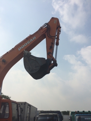 ต้องการขายแบคโฮDOOSAN 300 ราคาถูก