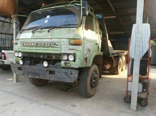 รถเทนเลอร์สิบล้อ 2 เพลา NISSAN  UDเครื่องเดิมเกียร์เดิมราคา 475,000 090-772-3710 098-539-6074ยากขาย425,000