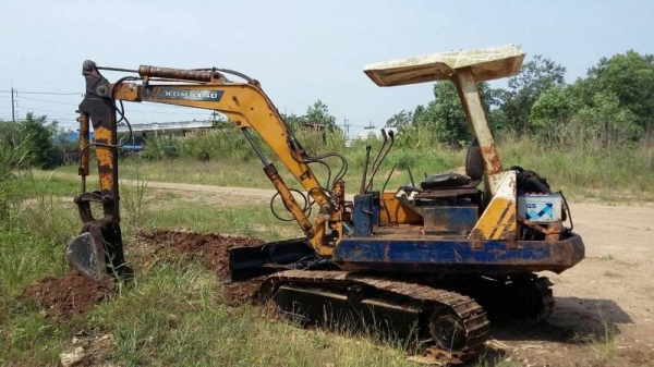 KOMATSU  pc  20-5ราคา 129,000ยากขาย  100,000 ขายเลย