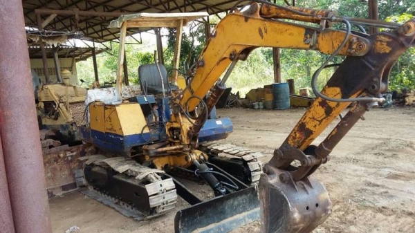 KOMATSU  pc  20-5ราคา 129,000ยากขาย  100,000 ขายเลย