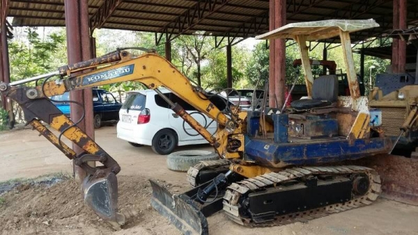 KOMATSU  pc  20-5ราคา 129,000ยากขาย  100,000 ขายเลย